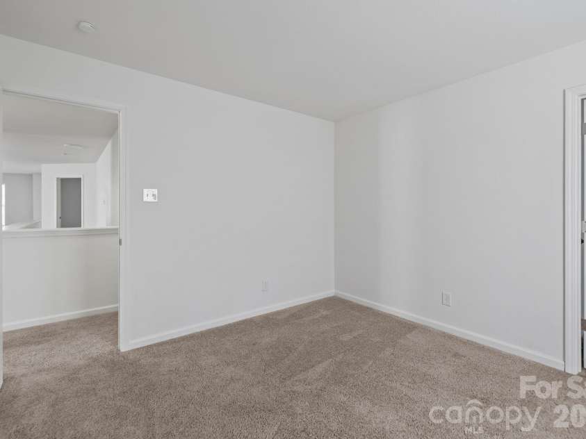 8618 Herons Pond Court, Charlotte, NC 28215.  MLS# CAR4333206, YatesRealty ID 15366. 