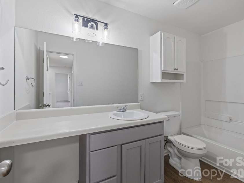 8618 Herons Pond Court, Charlotte, NC 28215.  MLS# CAR4333206, YatesRealty ID 15366. 