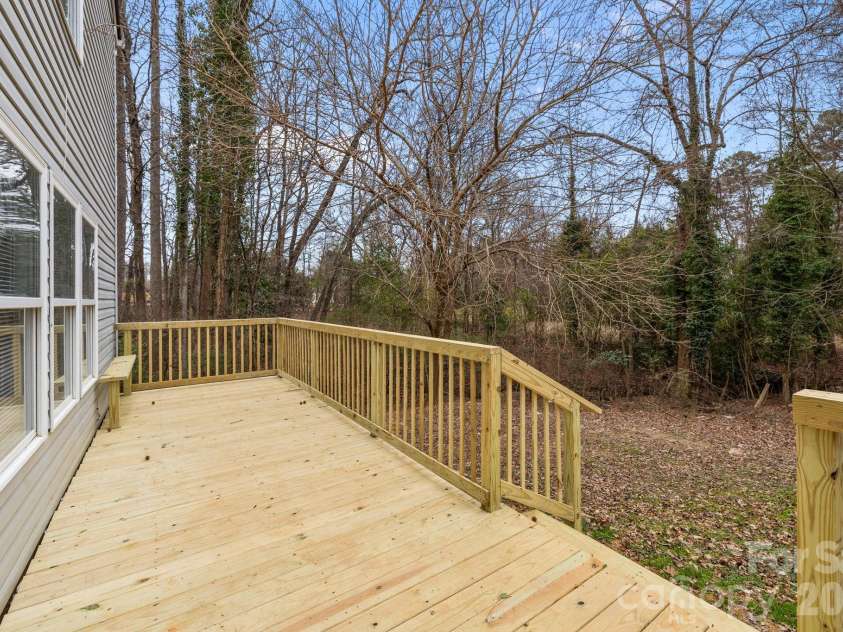 8618 Herons Pond Court, Charlotte, NC 28215.  MLS# CAR4333206, YatesRealty ID 15366. 