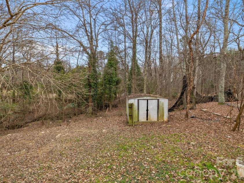 8618 Herons Pond Court, Charlotte, NC 28215.  MLS# CAR4333206, YatesRealty ID 15366. 
