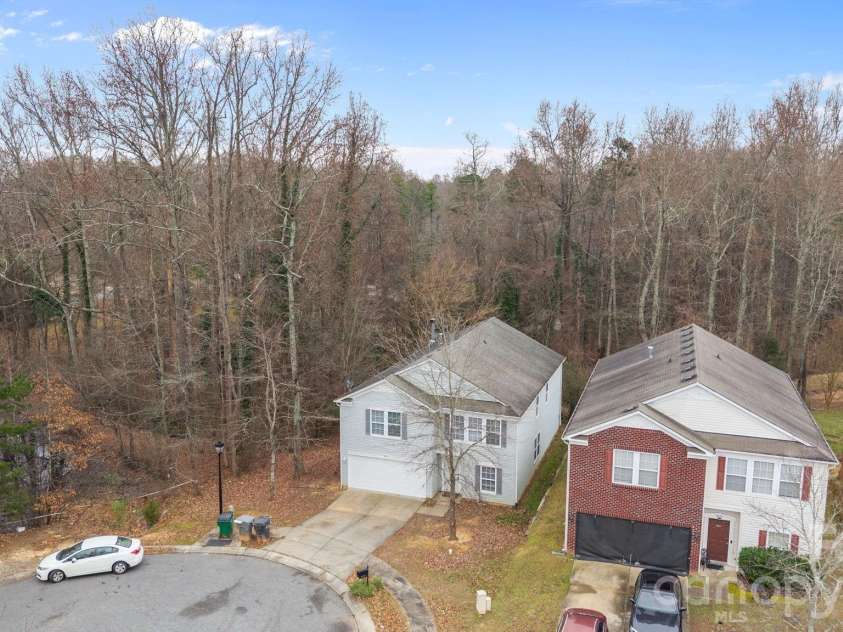 8618 Herons Pond Court, Charlotte, NC 28215.  MLS# CAR4333206, YatesRealty ID 15366. 