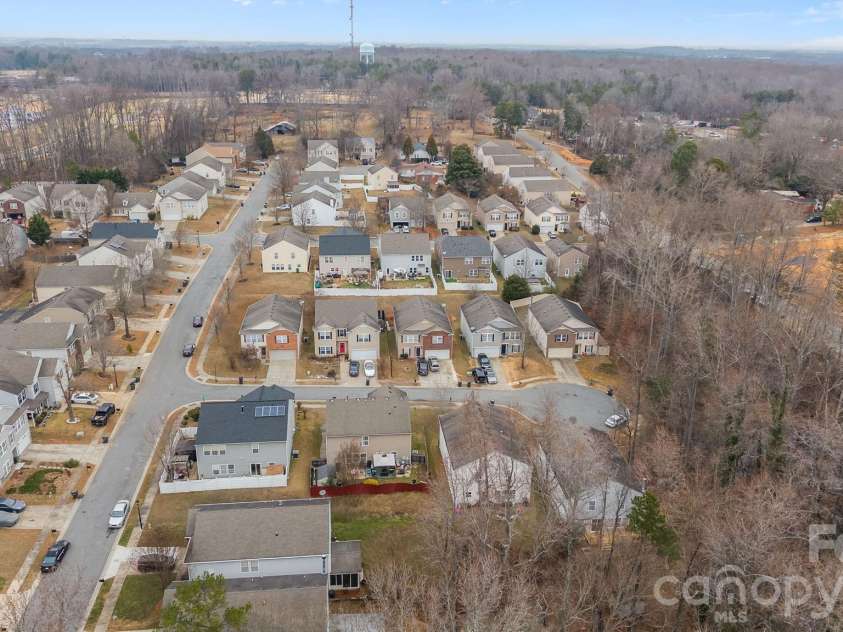 8618 Herons Pond Court, Charlotte, NC 28215.  MLS# CAR4333206, YatesRealty ID 15366. 