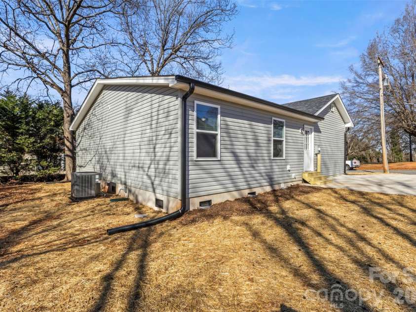 316 Union Street, Maiden, NC 28650.  MLS# CAR4337079, YatesRealty ID 15367. Large rear yard