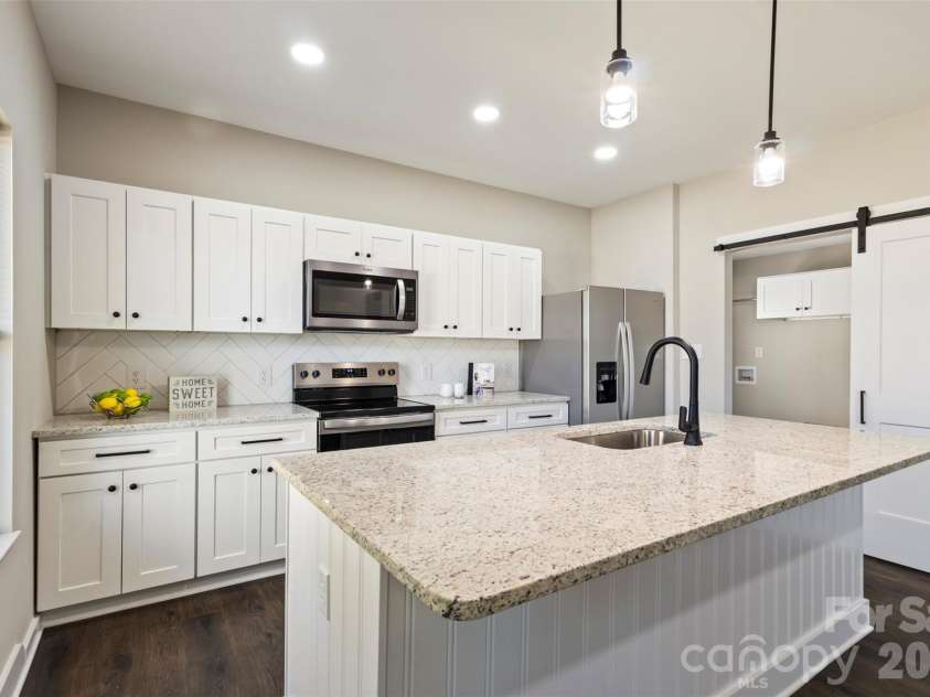 316 Union Street, Maiden, NC 28650.  MLS# CAR4337079, YatesRealty ID 15367. Spacious kitchen