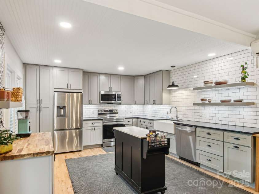 19 Neely Road, Brevard, NC 28712.  MLS# CAR4258242, YatesRealty ID 15368. 