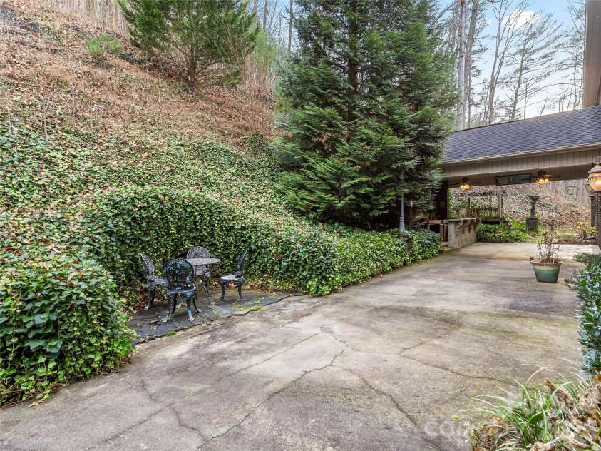 2983 Rockwood Drive, Lenoir, NC 28645.  MLS# CAR4391095, YatesRealty ID 15369. 
