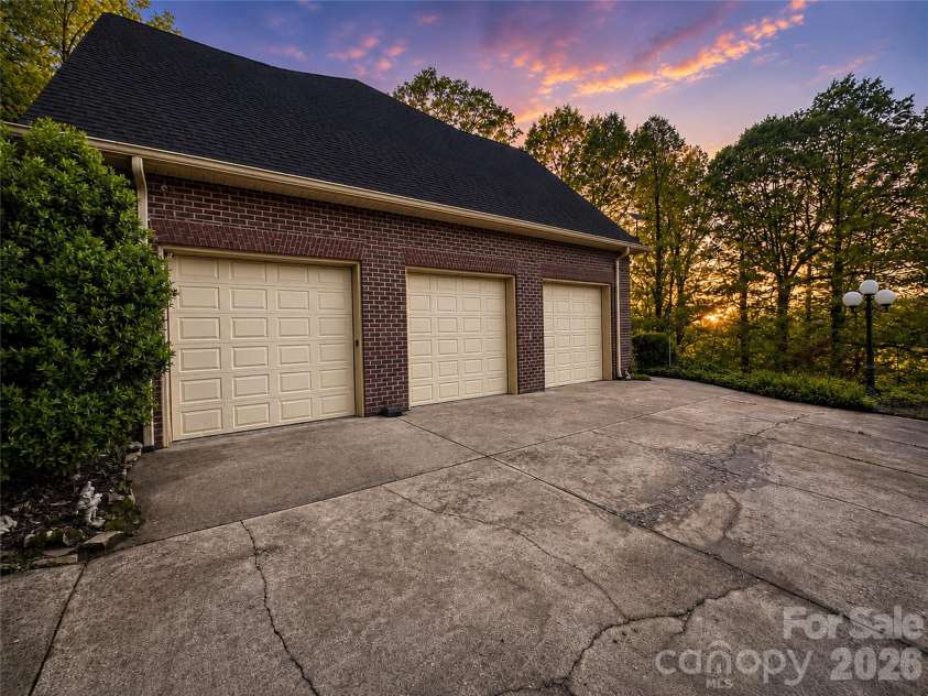 2983 Rockwood Drive, Lenoir, NC 28645.  MLS# CAR4391095, YatesRealty ID 15369. 
