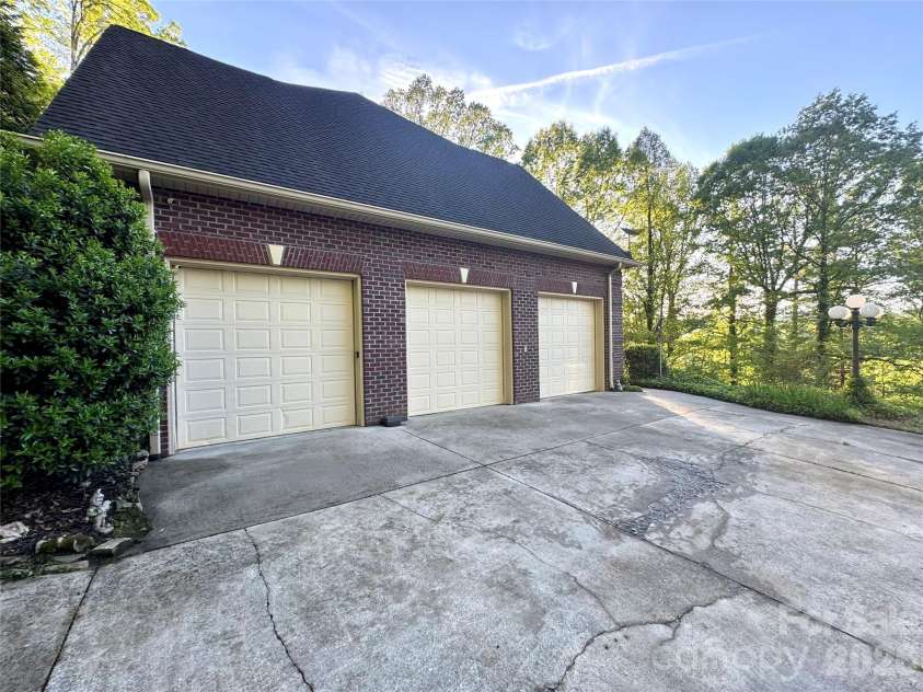 2983 Rockwood Drive, Lenoir, NC 28645.  MLS# CAR4391095, YatesRealty ID 15369. 