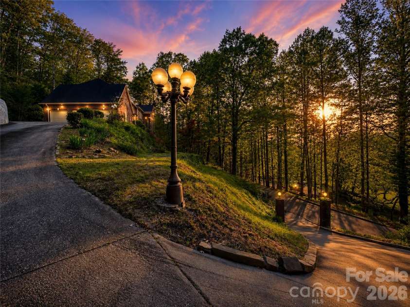 2983 Rockwood Drive, Lenoir, NC 28645.  MLS# CAR4391095, YatesRealty ID 15369. 
