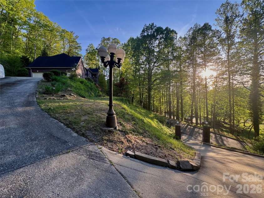2983 Rockwood Drive, Lenoir, NC 28645.  MLS# CAR4391095, YatesRealty ID 15369. 
