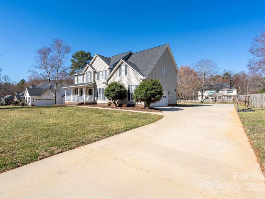 280 Bonaventure Drive, Salisbury, NC 28147.  MLS# CAR4230646, YatesRealty ID 1537. 