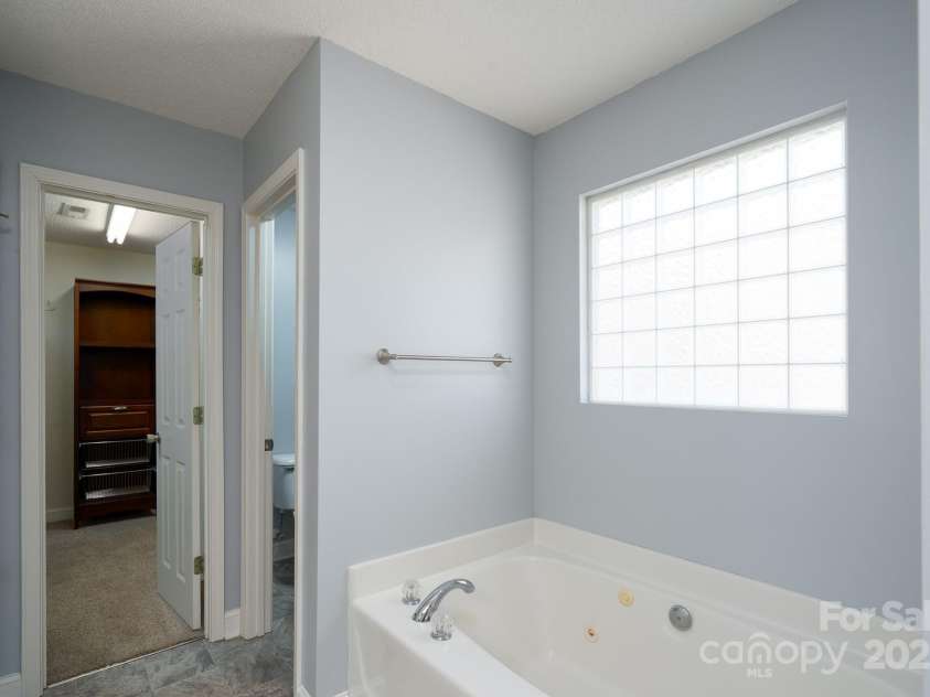 280 Bonaventure Drive, Salisbury, NC 28147.  MLS# CAR4230646, YatesRealty ID 1537. 