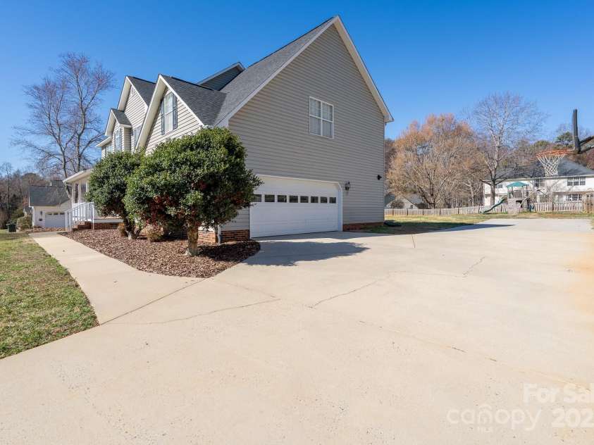 280 Bonaventure Drive, Salisbury, NC 28147.  MLS# CAR4230646, YatesRealty ID 1537. 