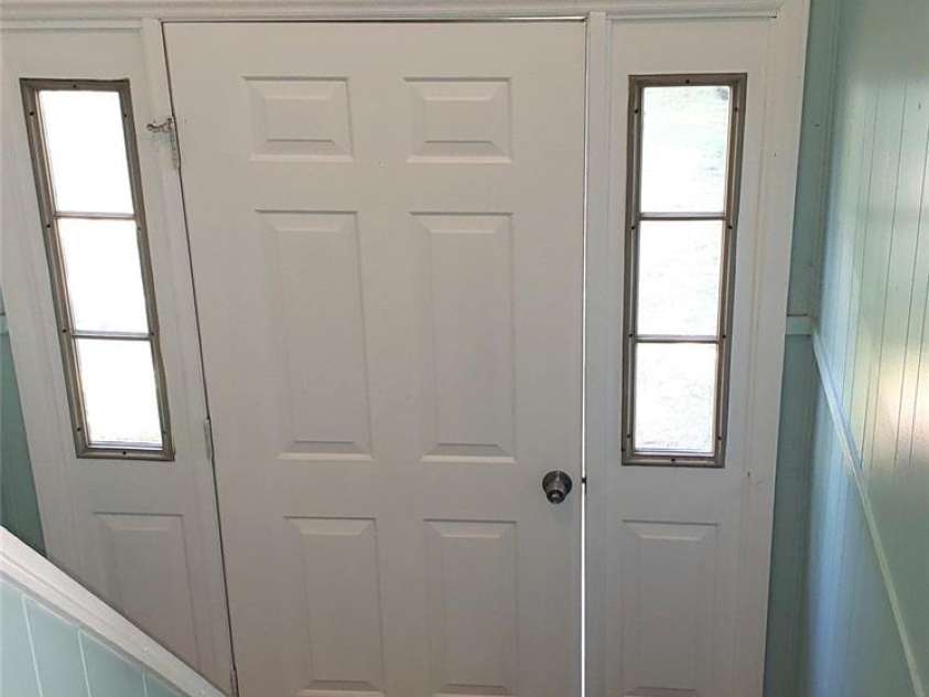 4755 US 23 Highway, Mars Hill, NC 28754.  MLS# CAR4285920, YatesRealty ID 1537. Foyer