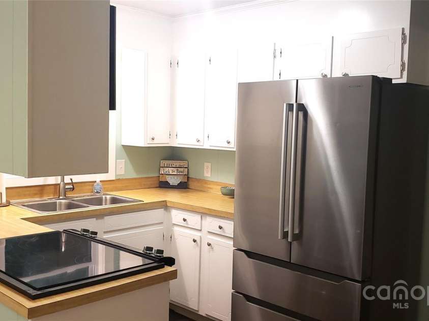 4755 US 23 Highway, Mars Hill, NC 28754.  MLS# CAR4285920, YatesRealty ID 1537. Kitchen