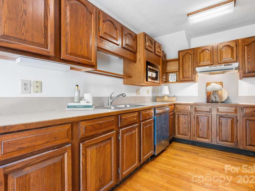 220 West Park Drive, Morganton, NC 28655.  MLS# CAR4263944, YatesRealty ID 15371. 
