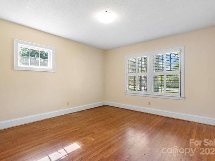 220 West Park Drive, Morganton, NC 28655.  MLS# CAR4263944, YatesRealty ID 15371. 