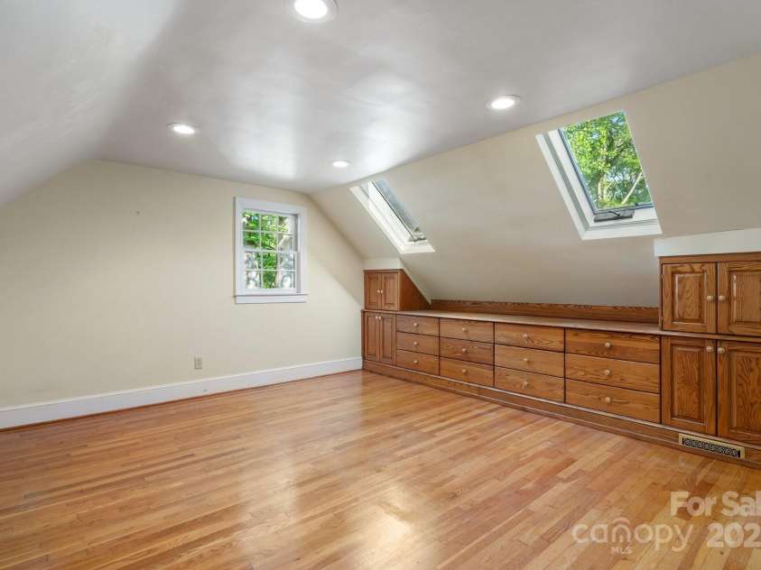 220 West Park Drive, Morganton, NC 28655.  MLS# CAR4263944, YatesRealty ID 15371. 