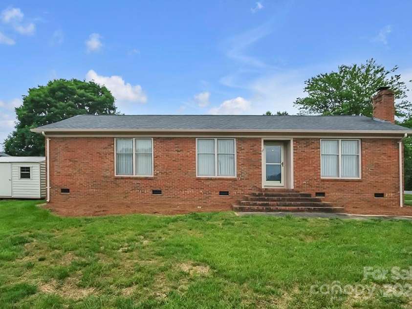 1609 Mcfarland Drive, Shelby, NC 28152.  MLS# CAR4260893, YatesRealty ID 15373. 