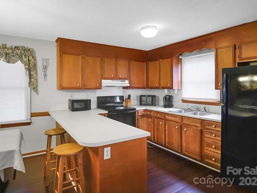 1609 Mcfarland Drive, Shelby, NC 28152.  MLS# CAR4260893, YatesRealty ID 15373. 