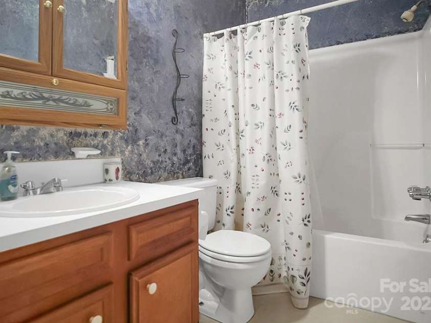 1609 Mcfarland Drive, Shelby, NC 28152.  MLS# CAR4260893, YatesRealty ID 15373. 