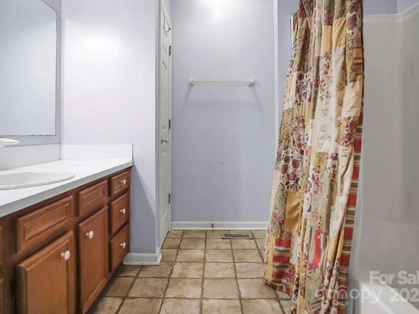 1609 Mcfarland Drive, Shelby, NC 28152.  MLS# CAR4260893, YatesRealty ID 15373. 