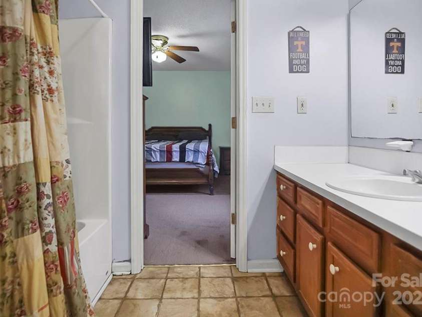 1609 Mcfarland Drive, Shelby, NC 28152.  MLS# CAR4260893, YatesRealty ID 15373. 