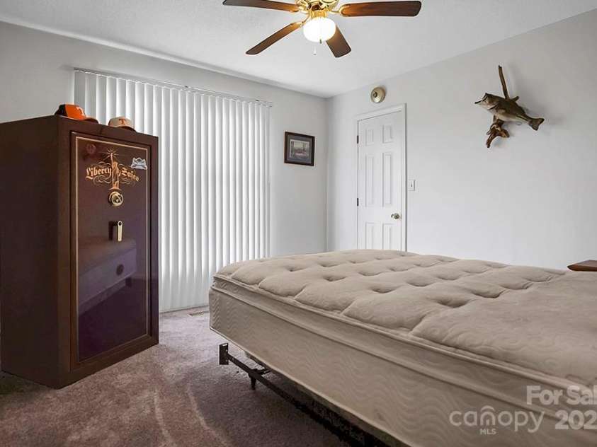 1609 Mcfarland Drive, Shelby, NC 28152.  MLS# CAR4260893, YatesRealty ID 15373. 