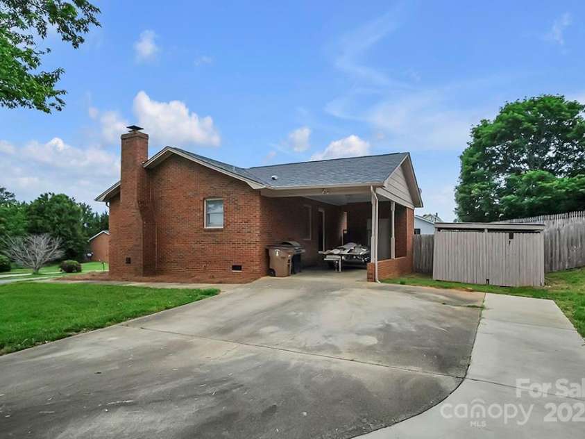 1609 Mcfarland Drive, Shelby, NC 28152.  MLS# CAR4260893, YatesRealty ID 15373. 