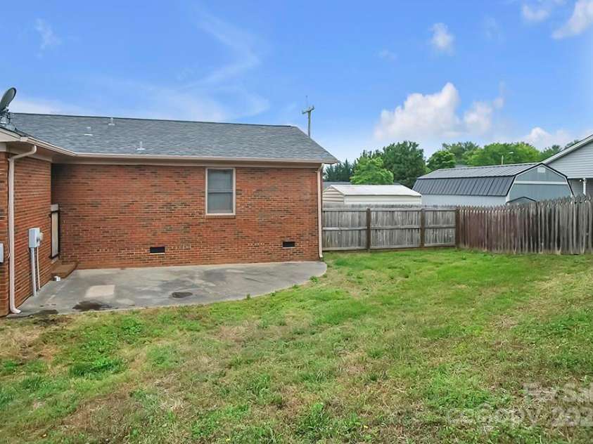 1609 Mcfarland Drive, Shelby, NC 28152.  MLS# CAR4260893, YatesRealty ID 15373. 