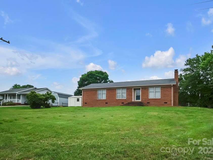 1609 Mcfarland Drive, Shelby, NC 28152.  MLS# CAR4260893, YatesRealty ID 15373. 