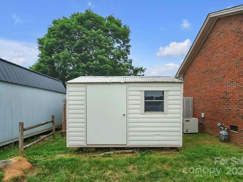 1609 Mcfarland Drive, Shelby, NC 28152.  MLS# CAR4260893, YatesRealty ID 15373. 