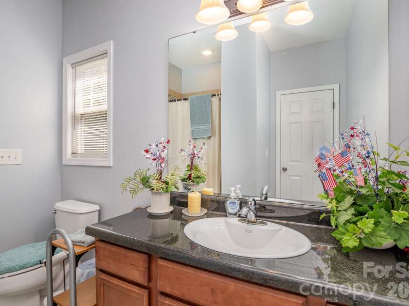 556 Peaceful Creek Drive, York, SC 29745.  MLS# CAR4333441, YatesRealty ID 15373. 2nd full bath main level
