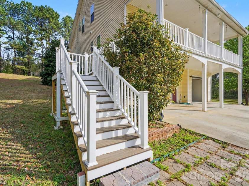 556 Peaceful Creek Drive, York, SC 29745.  MLS# CAR4333441, YatesRealty ID 15373. Composite stairs