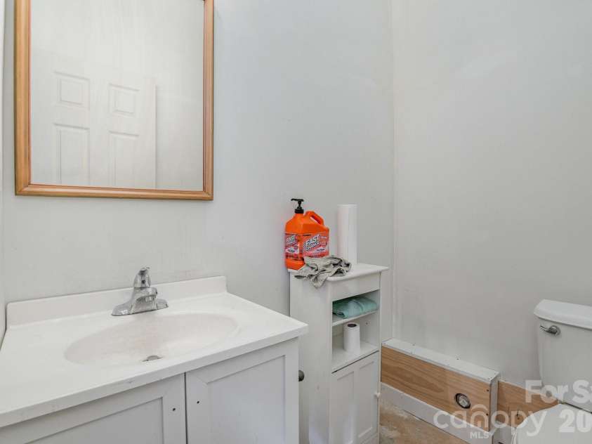 556 Peaceful Creek Drive, York, SC 29745.  MLS# CAR4333441, YatesRealty ID 15373. Garage bathrom