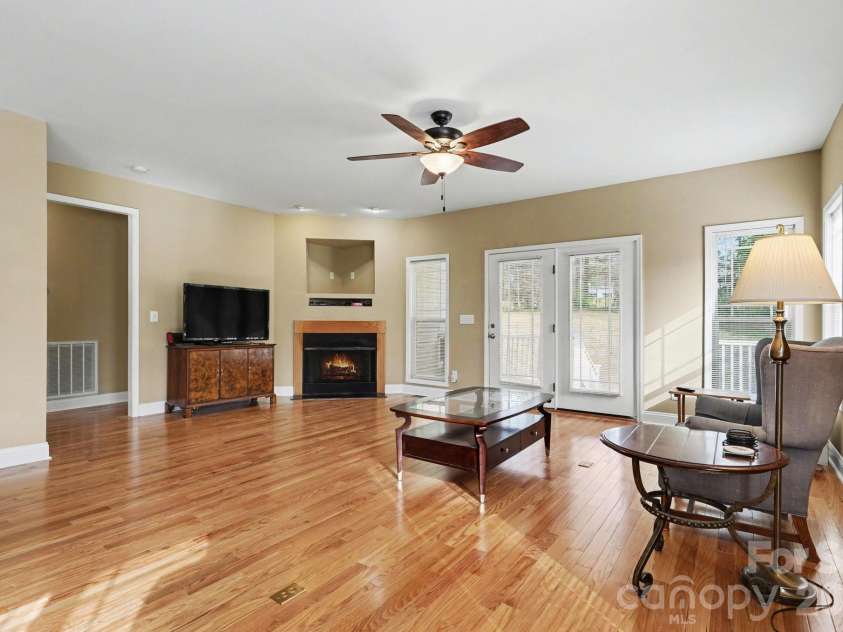 556 Peaceful Creek Drive, York, SC 29745.  MLS# CAR4333441, YatesRealty ID 15373. Living area