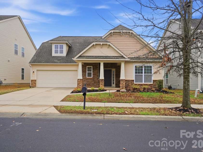 14413 Old Dobbin Drive, Huntersville, NC 28078.  MLS# CAR4351633, YatesRealty ID 15375. 
