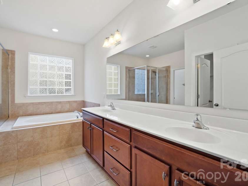 14413 Old Dobbin Drive, Huntersville, NC 28078.  MLS# CAR4351633, YatesRealty ID 15375. 
