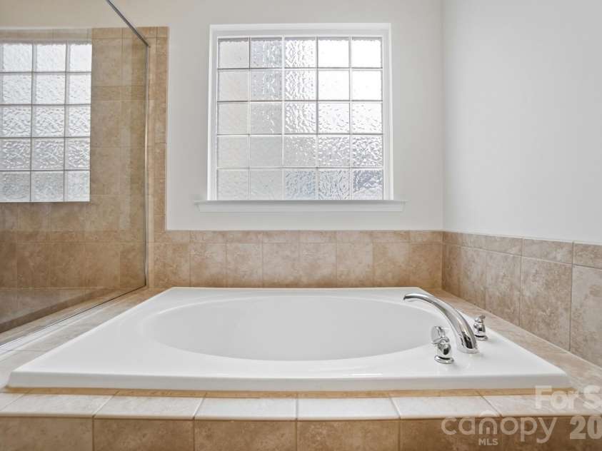 14413 Old Dobbin Drive, Huntersville, NC 28078.  MLS# CAR4351633, YatesRealty ID 15375. 