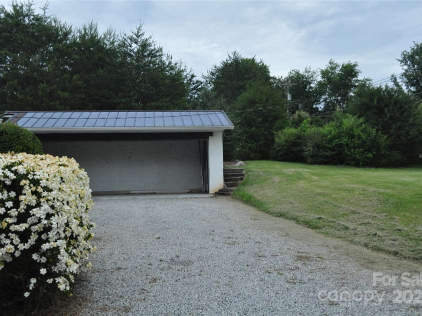 105 Oakleaf Drive, Landrum, SC 29356.  MLS# CAR4261236, YatesRealty ID 15376. 