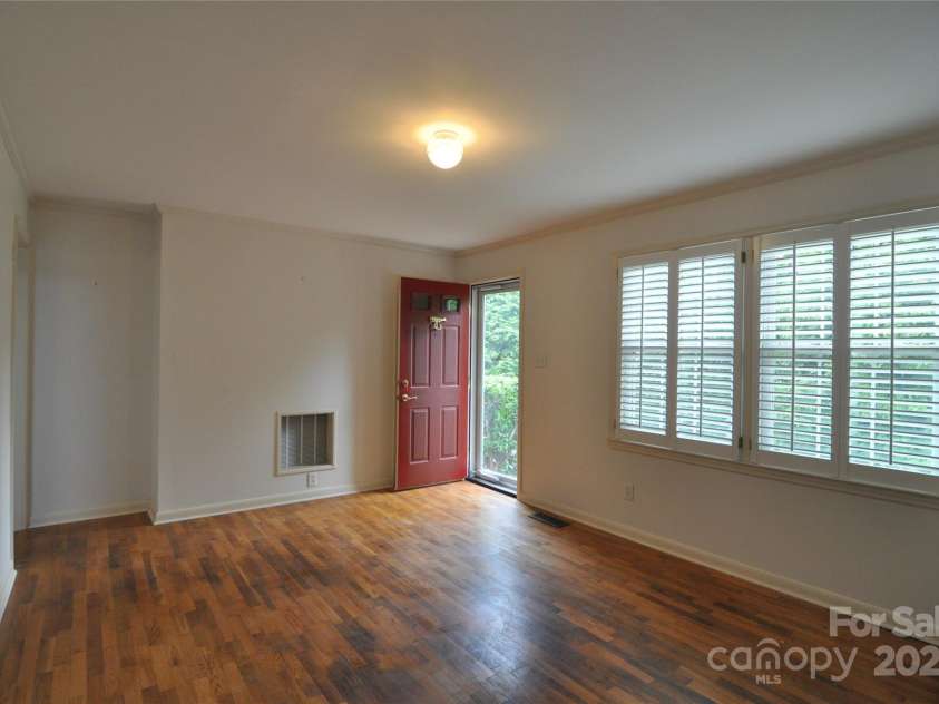 105 Oakleaf Drive, Landrum, SC 29356.  MLS# CAR4261236, YatesRealty ID 15376. 