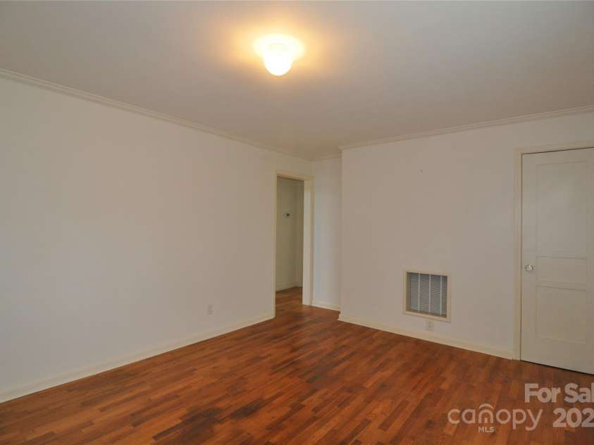 105 Oakleaf Drive, Landrum, SC 29356.  MLS# CAR4261236, YatesRealty ID 15376. 