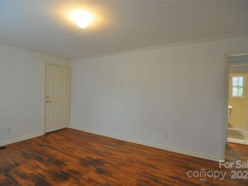 105 Oakleaf Drive, Landrum, SC 29356.  MLS# CAR4261236, YatesRealty ID 15376. 