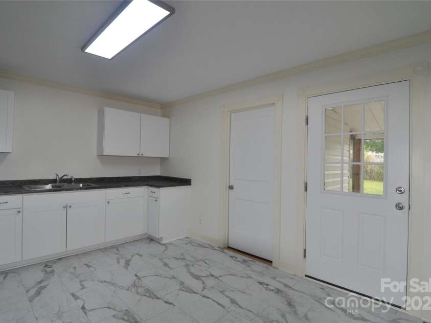 105 Oakleaf Drive, Landrum, SC 29356.  MLS# CAR4261236, YatesRealty ID 15376. 