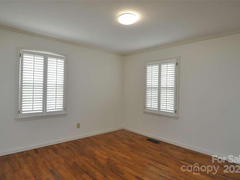 105 Oakleaf Drive, Landrum, SC 29356.  MLS# CAR4261236, YatesRealty ID 15376. 