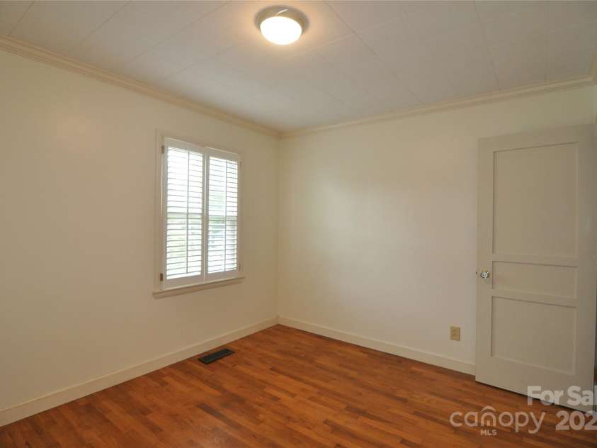 105 Oakleaf Drive, Landrum, SC 29356.  MLS# CAR4261236, YatesRealty ID 15376. 