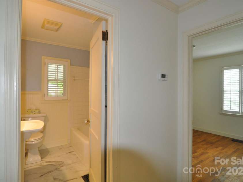 105 Oakleaf Drive, Landrum, SC 29356.  MLS# CAR4261236, YatesRealty ID 15376. 