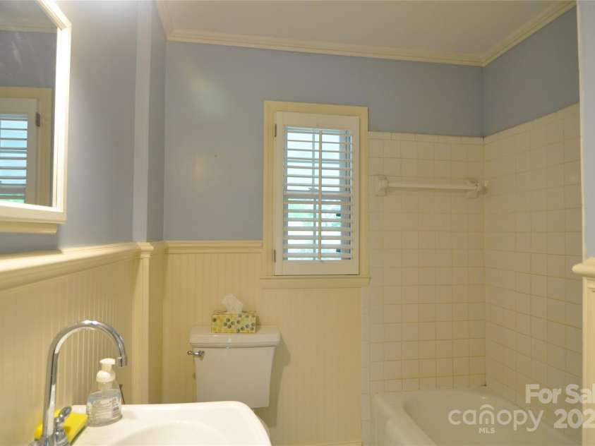 105 Oakleaf Drive, Landrum, SC 29356.  MLS# CAR4261236, YatesRealty ID 15376. 