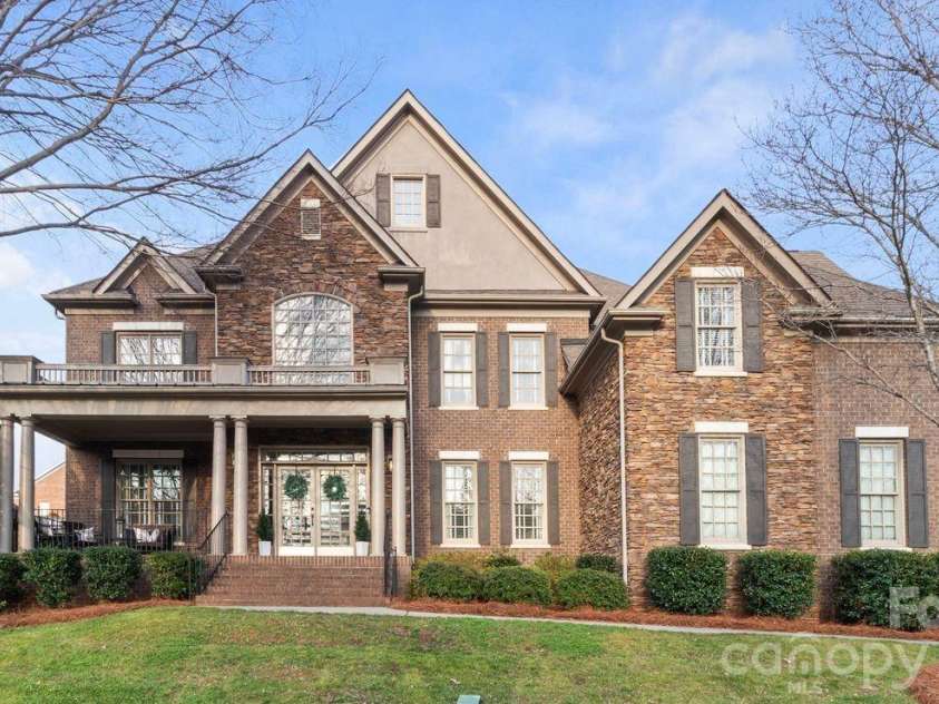 2817 Bevis Lane, Waxhaw, NC 28173.  MLS# CAR4341349, YatesRealty ID 15376. Front of home