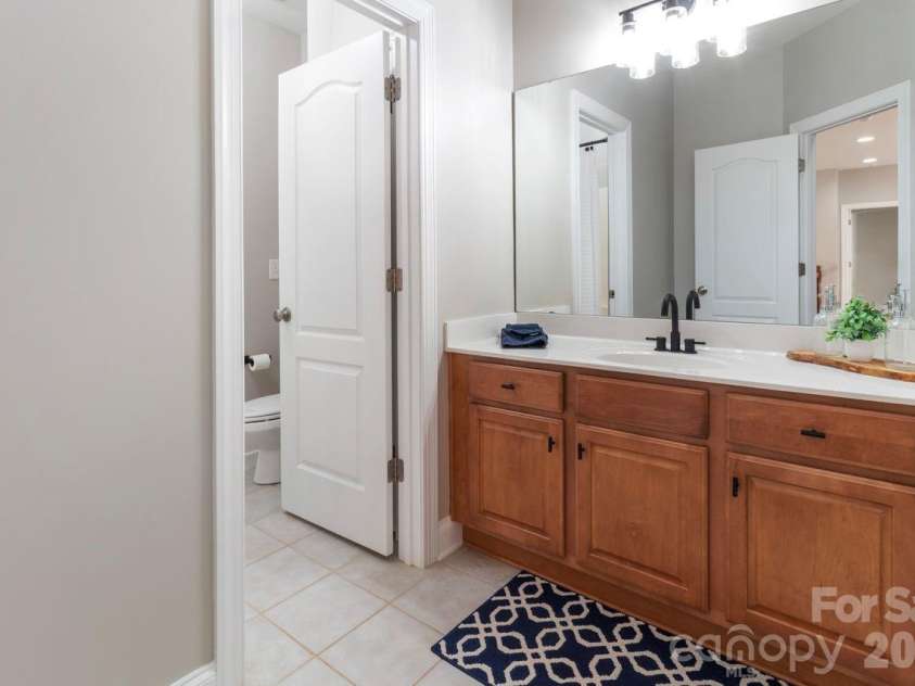 2817 Bevis Lane, Waxhaw, NC 28173.  MLS# CAR4341349, YatesRealty ID 15376. Secondary bath
